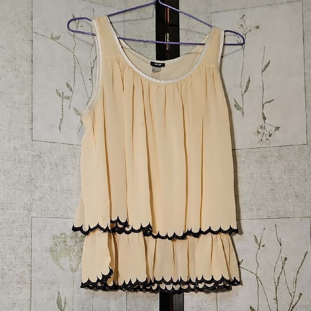 H&M Black and Cream Sleeveless Tiered Blouse